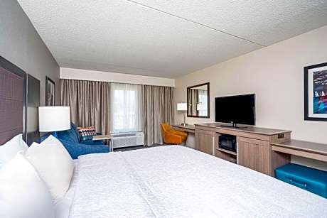 King Room with Sofa Bed and Study - Non-Smoking