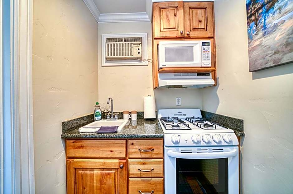 Moose and Maple Lodge