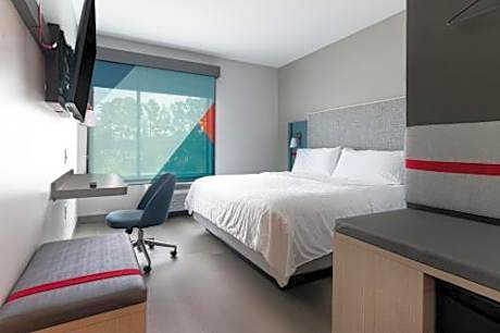 1 King Bed Standard Comm Accessible