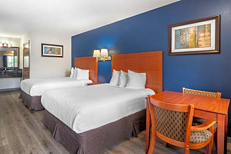 Double Room with Two Double Beds - Accessible