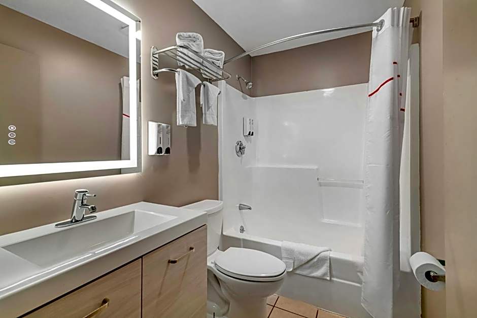 Red Roof Inn & Suites Swansea