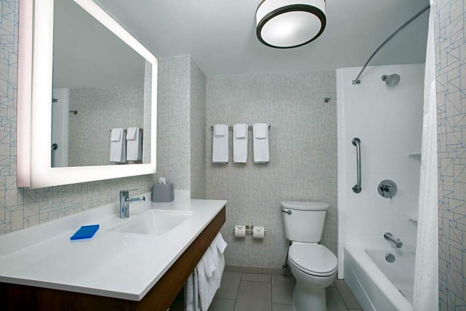 Holiday Inn Express Charleston-Civic Center By IHG