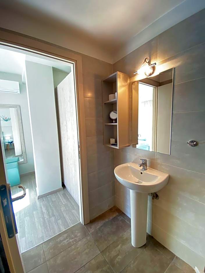 Tins Hotel City - Athens