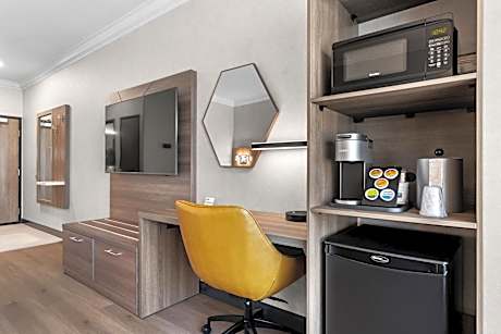 Holiday Inn Express Hotel & Suites Santa Cruz By IHG