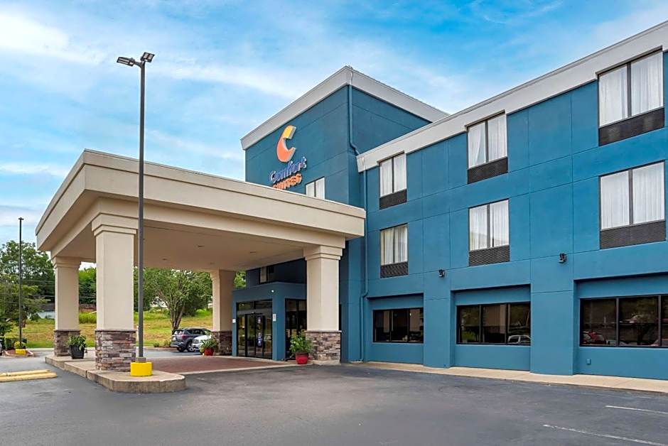 Photo 1 of 30 of Comfort Suites Fultondale I-65 near I-22