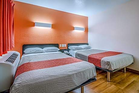 2 Full Beds | Smoking