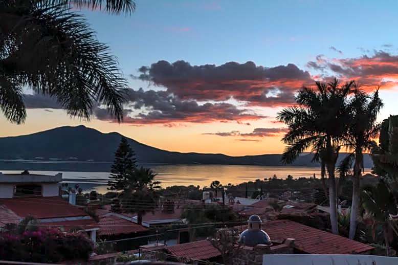 Hotel Lindo Ajijic Bed & Breakfast