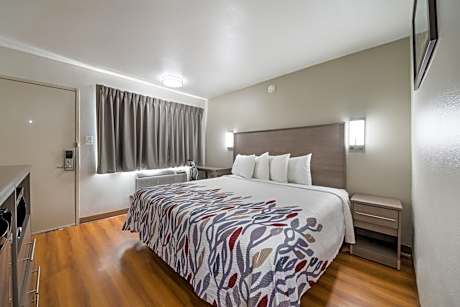 Deluxe King Room - Non-Smoking