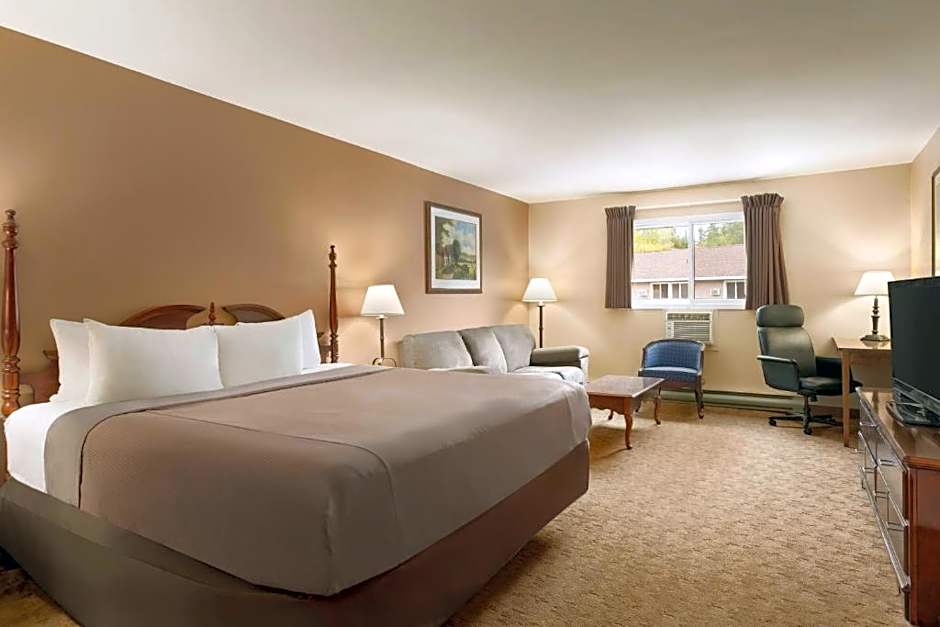Photo 1 of 1 of Efficiency 1 Queen Bed