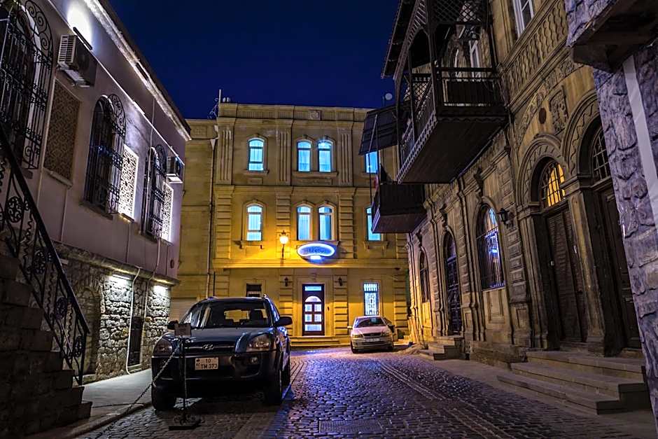 Premier Old Gates Hotel