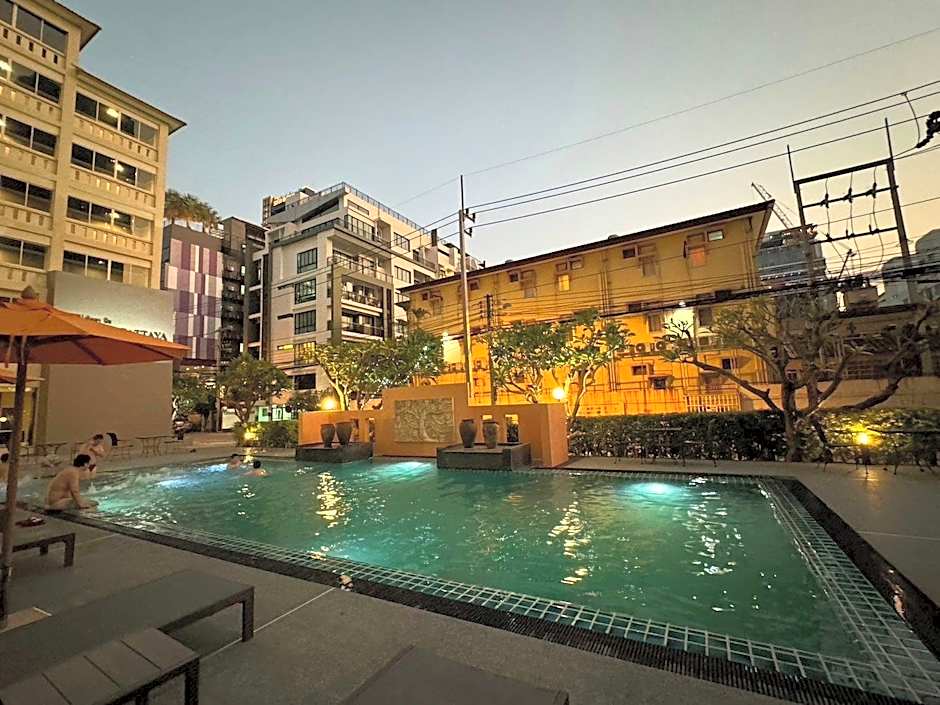 Crown Pattaya Beach Hotel