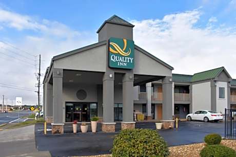 Quality Inn Calhoun North I-75
