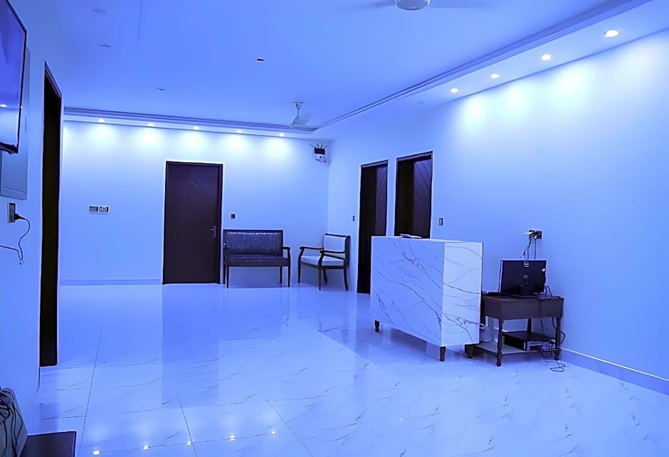 Roomi Rezidor – Karachi, TX