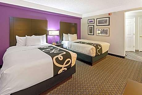 Deluxe Suite with Pool View - Non-Smoking
