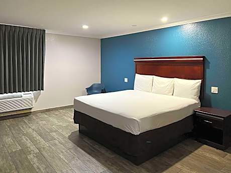 King Room - Disability Access - Non-Smoking