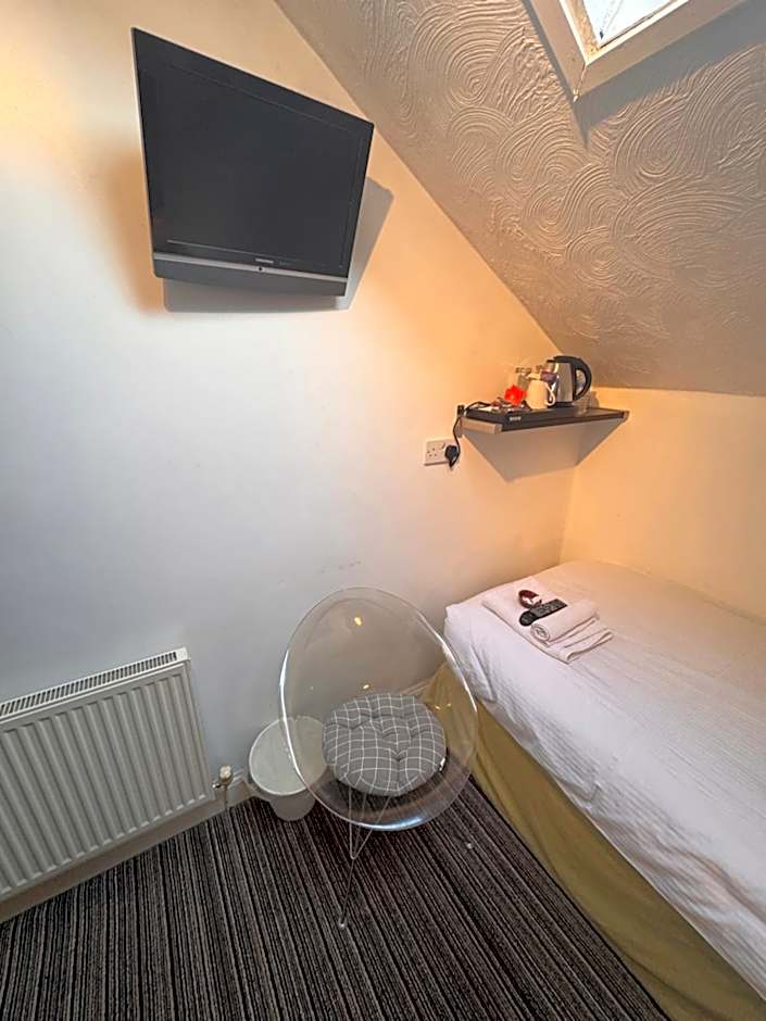Delovely Hotel