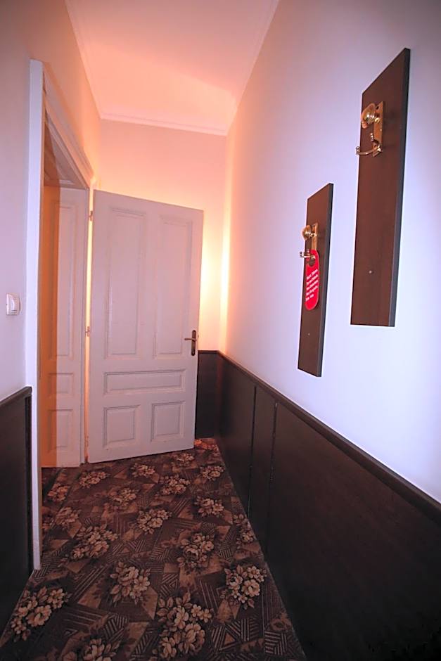 Hotel & Restaurant The House