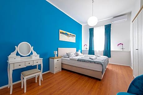 King Room with Shared Bathroom