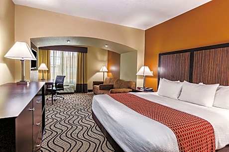 Deluxe King Room with Bathtub with Grab Bars - Mobility Access