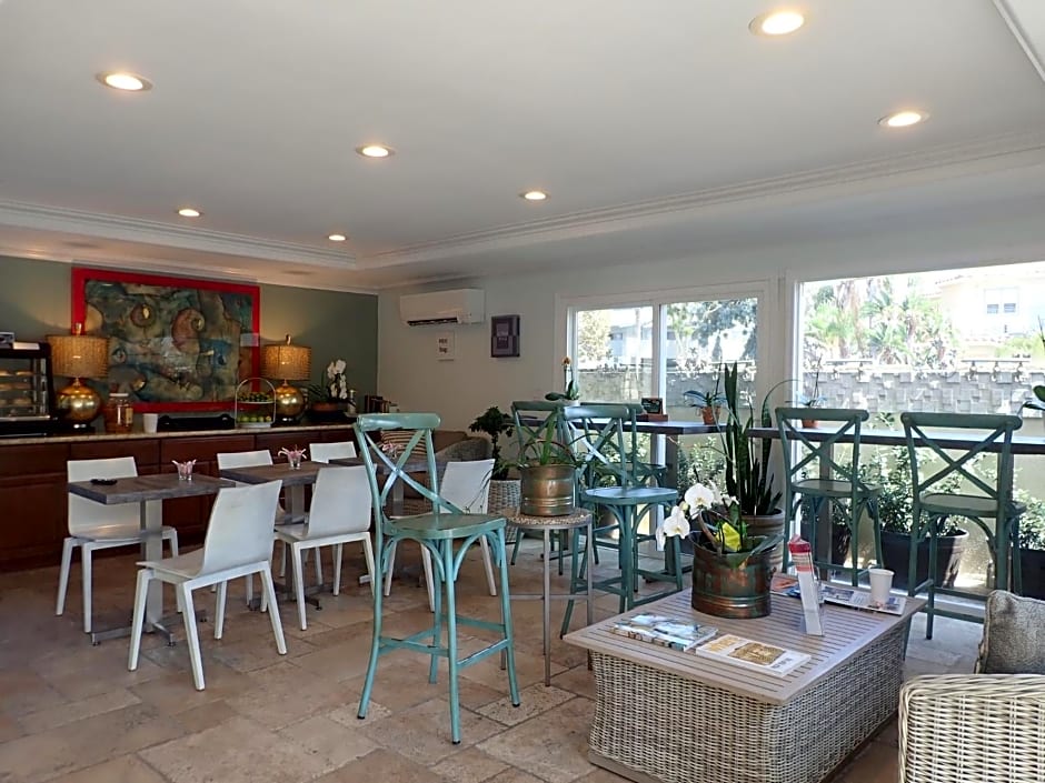 Seaside Laguna Inn & Suites