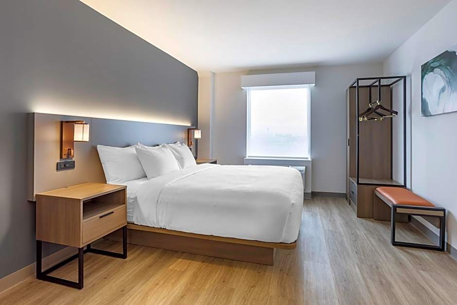 Comfort Inn & Suites Newark Liberty International Airport