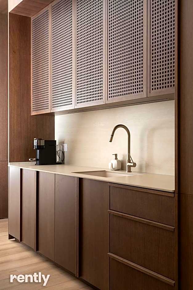 Luxury Suites With Balcony And Jacuzzi At Sea Side By Rently