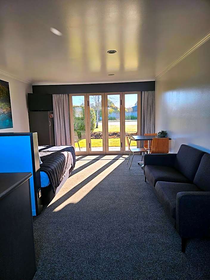 Lakeside Motel & Apartments