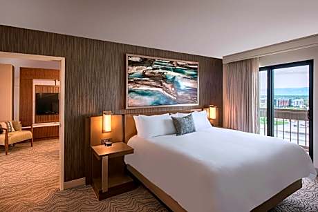 Luxury Suite, 1 Bedroom Suite, 1 King, Sofa bed