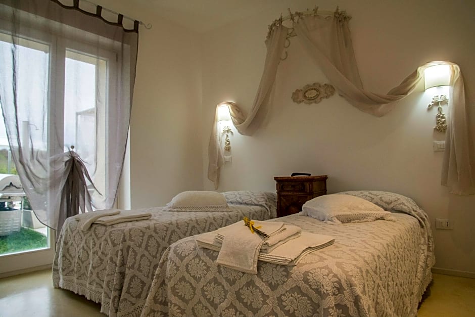 Hillside Villa with Swimming Pool and Jacuzzi - Frasassi Caves