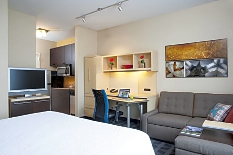 Studio, 1 King Bed with Sofa bed (1 King Bed and 1 Double Sofa Bed)