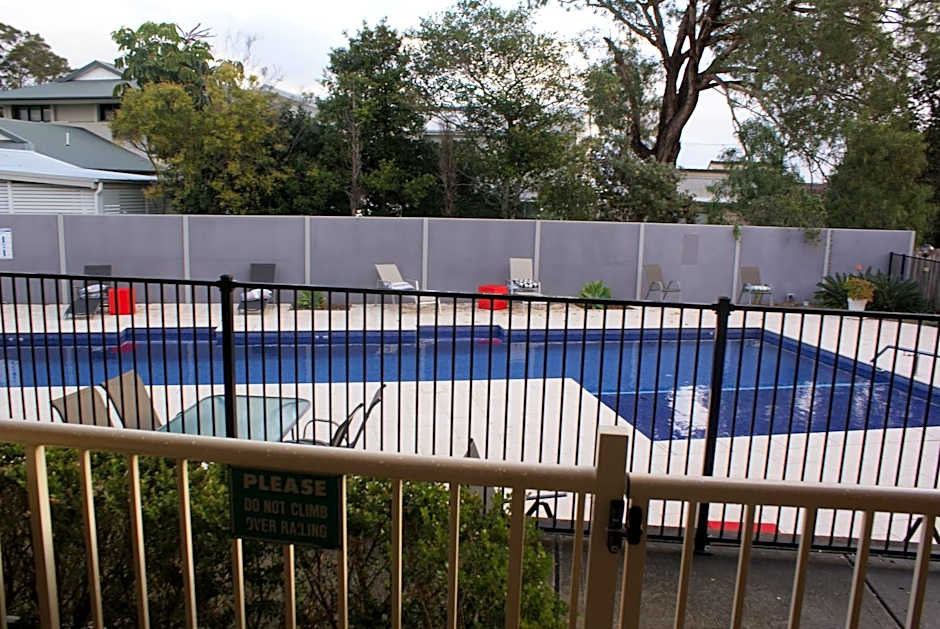 Hawks Nest Motel