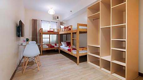 RedDoorz Plus @ Cuarto Verde Staycation