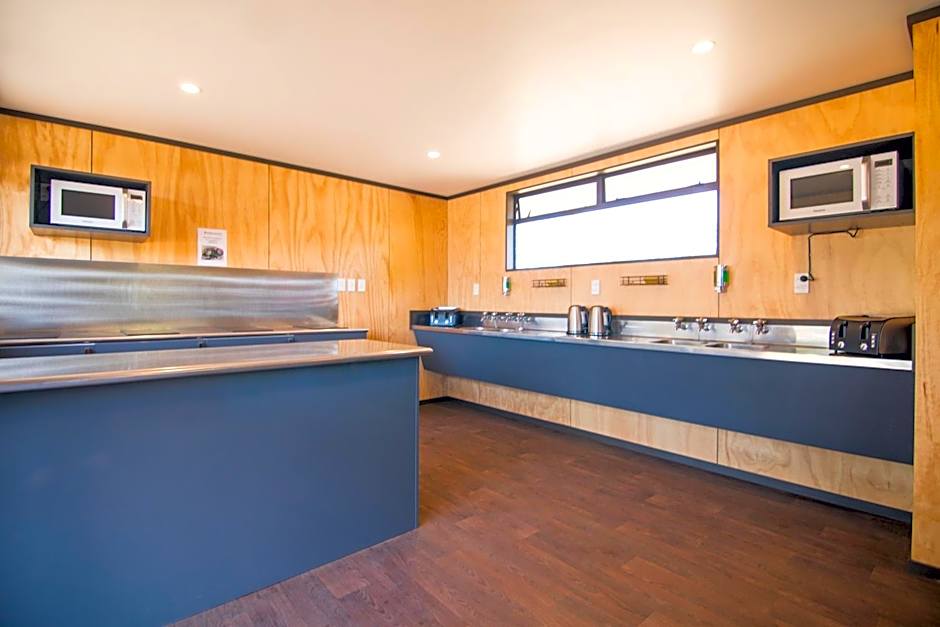 Parklands Motorlodge & Holiday Park