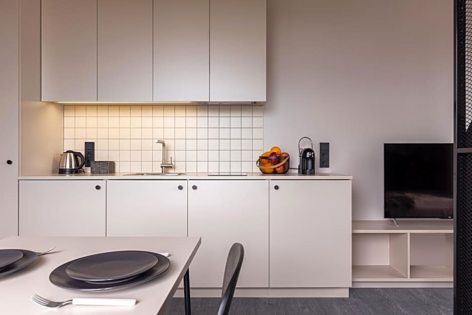 Hugo Apartment Hotel