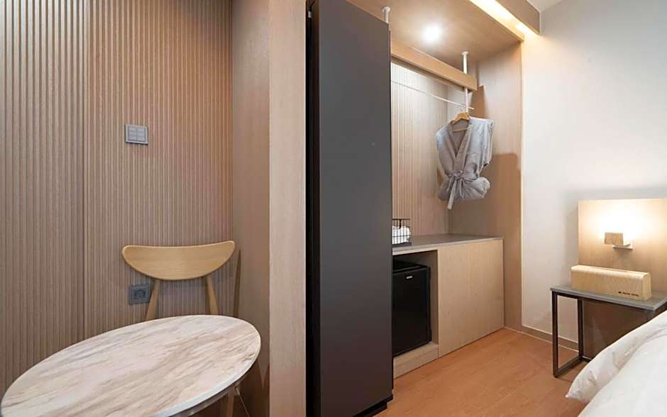 Hound Hotel Gimhae Samgye