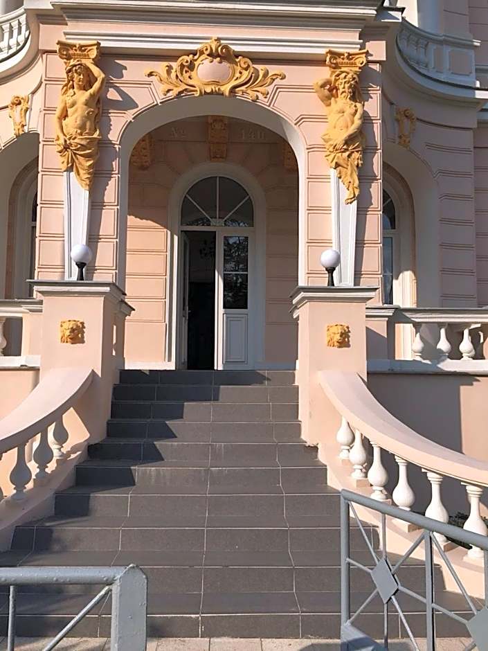 MVA House Teplice, Šanovský park