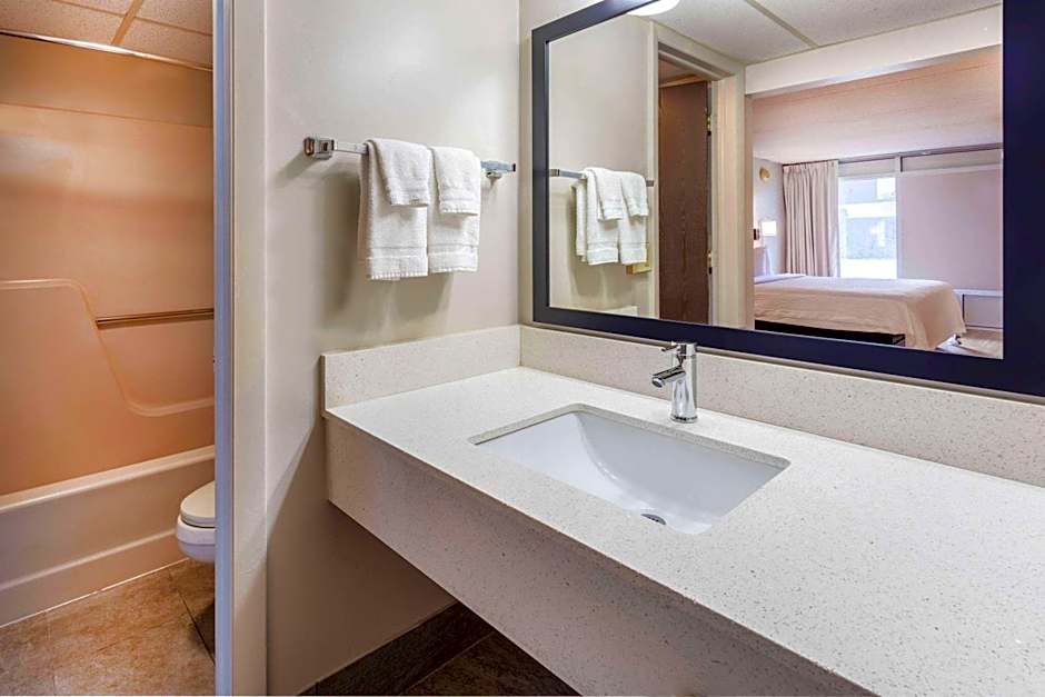 Days Inn by Wyndham Birch Run