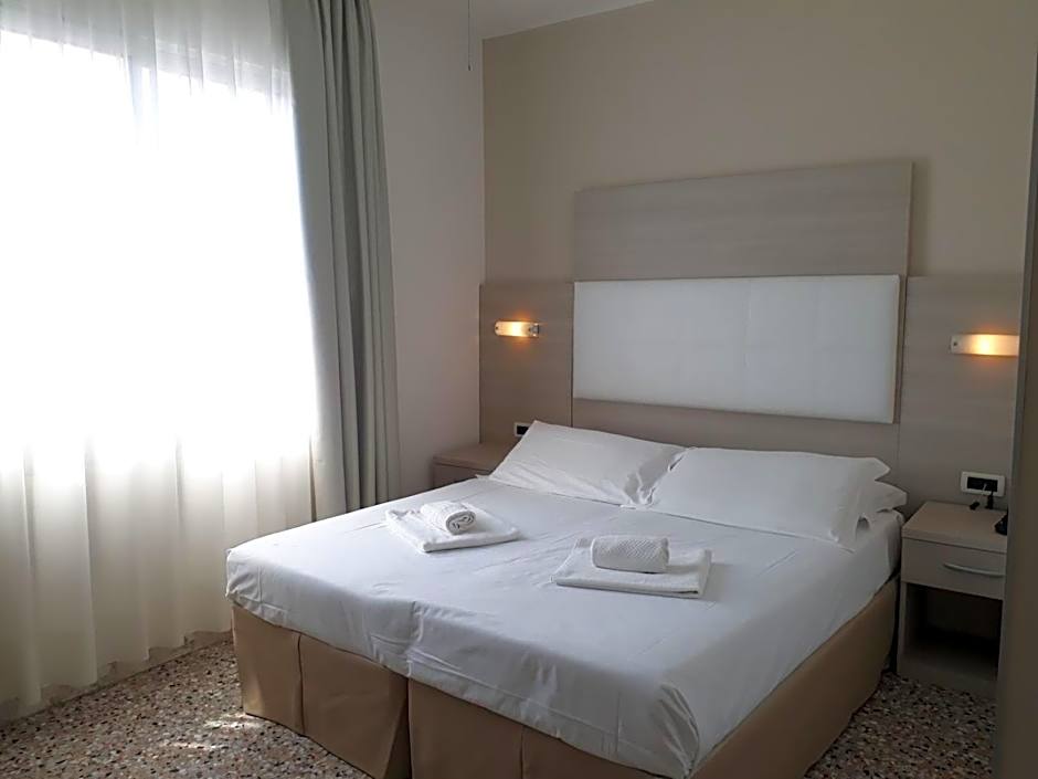 Hotel Atenea Golden Star