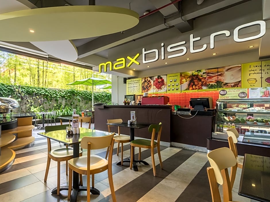 Maxonehotels At Bukit Jimbaran