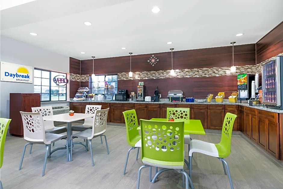 Days Inn & Suites by Wyndham Madisonville