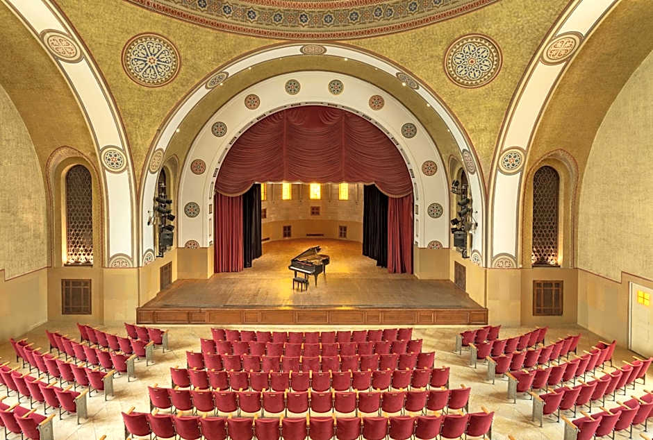 Ymca Three Arches Hotel