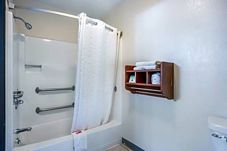 Queen Room - Accessible/Non-Smoking