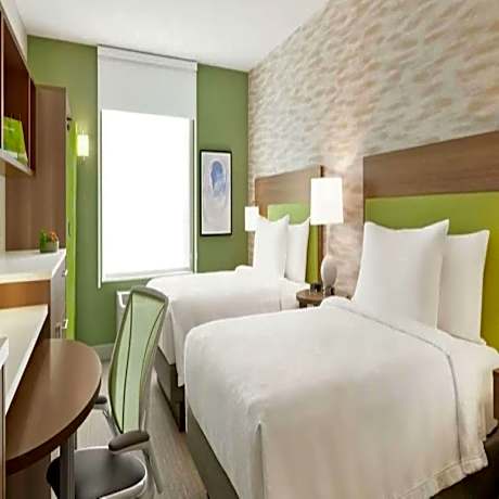 Queen Studio with Two Queen Beds - Non-Smoking