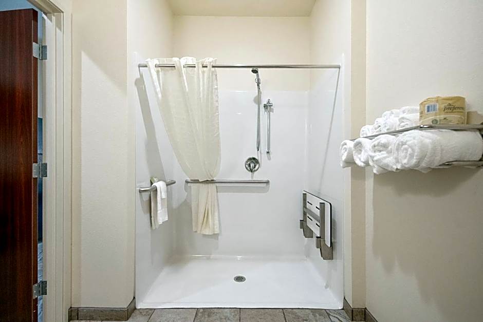 Cobblestone Hotel & Suites - Two Rivers