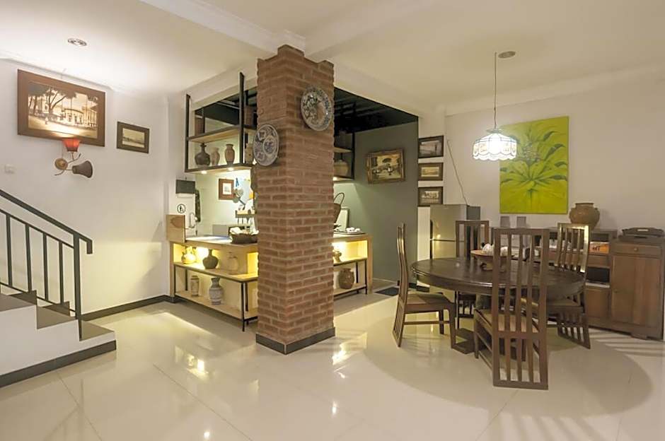RedDoorz Syariah Plus near Trans Studio Cibubur
