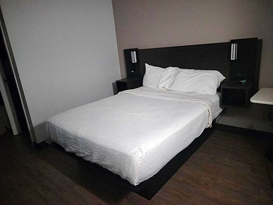 Motel 6-Bakersfield, CA - Convention Center