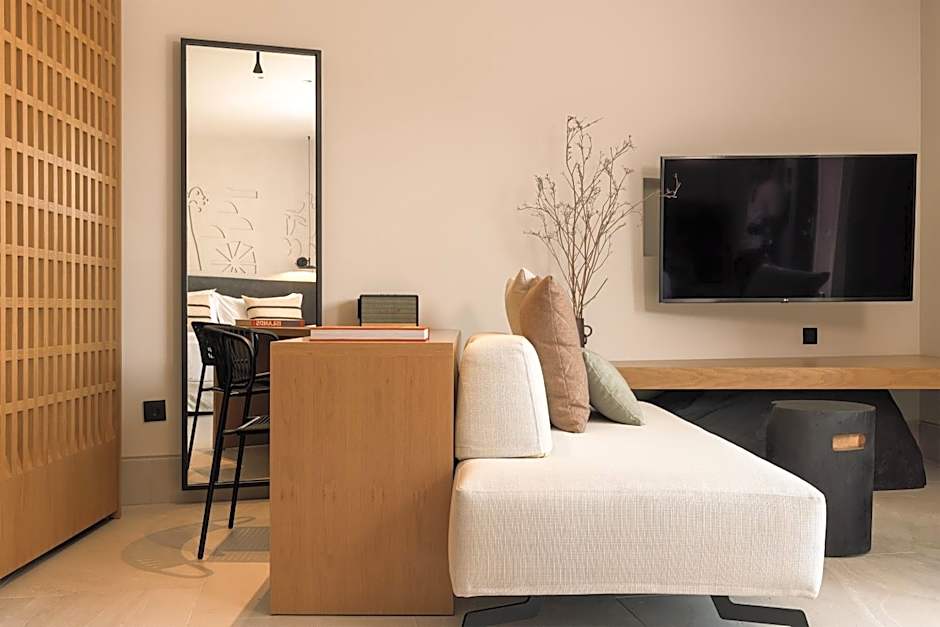 Domes Novos Santorini, Autograph Collection