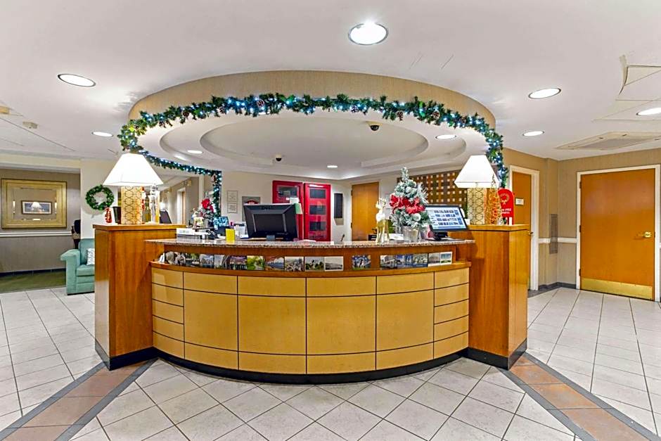 La Quinta Inn & Suites by Wyndham Boston Somerville
