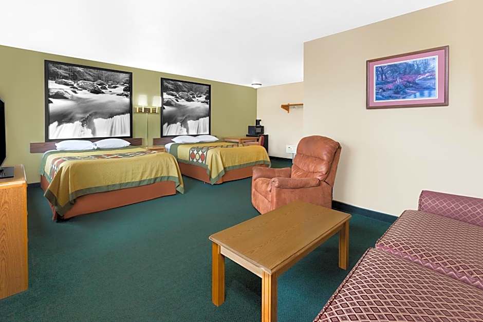Foto 1 dari 4 — 1 Queen Bed Suite