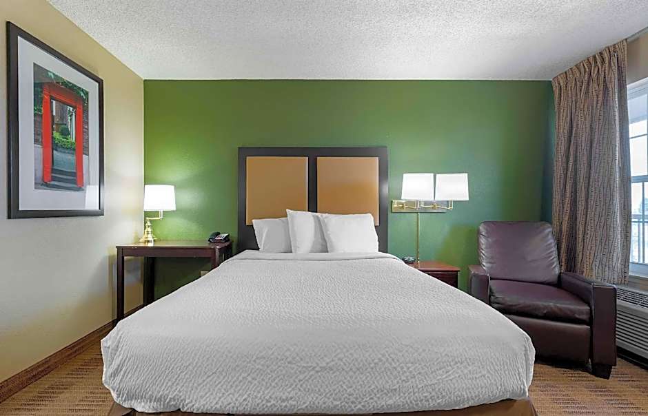 Photo 1 of 12 of Studio 1 Queen Bed, Accessible
